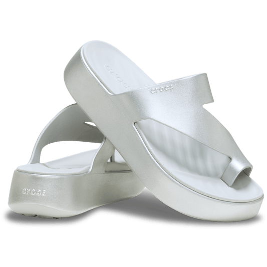 Getaway Platform Toe Loop Metallic Sandal - US 7223